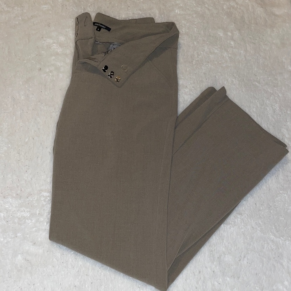 Daisy Fuentes tan dress pants